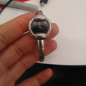 Women's Gucci 1400L watch